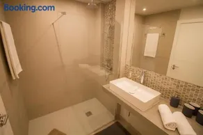 Charmant appartement de vacances avec jardin, piscine et internet haut débit | Vue jardin | Plage à proximité - Image 3