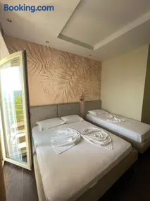 Royal Blue Hotel - Image 3