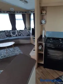 MV203 3 bedroom Deluxe caravan - Image 3