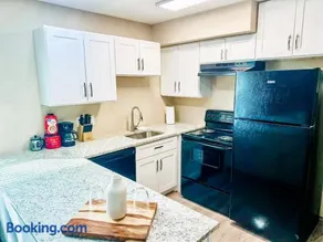 Cozy Comfort 1BR - Renovated, Private, Pet Welcome - Image 2