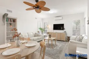 2BR Rockingham Beach Retreat - Image 1