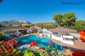 Familienfreundliche wunderschöne Villa mit Garten, Whirlpool und Pool | Stadtblick | Perfekt für die Arbeit von Zuhause | Hunde erlaubt - Image 1