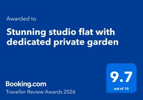 Stunning studio flat with dedicated private garden - Image 1