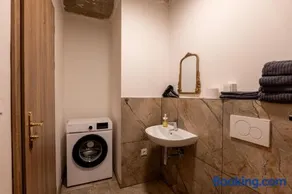 Brand new studio #36 close to center with FREE parking - Image 2