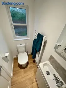 *Close to Beach* One Bedroom Suite with Parking - Image 3