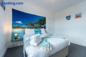 WGcDDE Large 3 Bedroom House - Close to MKM Stadium & A63 - Garden - Image 3