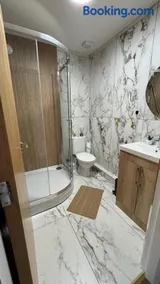 Stylish Guest home - Image 4