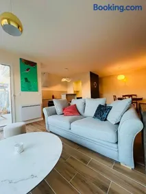 villa bleu marine chic calme et jardin - Image 1