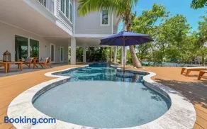 A Shore Thing: On Canal! Pool Spa! Rooftop Deck by Anna Maria Life Vacation Rentals - Image 5