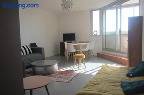 Résidence avec piscine et box, vue sur mer - Image 3