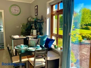 The Conifers Studio Apartment With Private Garden - Image 5