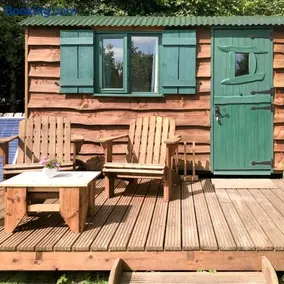 Shire the Shepherd's Hut at Pentref Luxury Camping - Image 4
