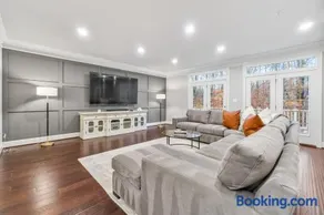 Luxury 3-Level Townhome Minutes to Annapolis - Image 4