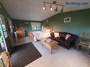 Marshland Alpacas Glamping Lodge - Image 2