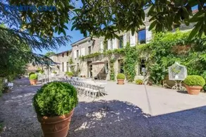 Manoir majestueux à Satillieu avec piscine privée - Image 3