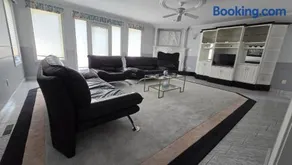 Spacious, Peaceful & Perfectly Located - 4BR,3BA - Image 3