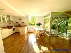 70m2 Romantic Living in the Old Town with Garden - Image 3