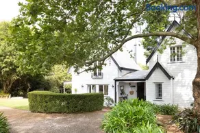 Exclusive Luxury Designer Cottage Estate for 10 - Peaceful Retreat Just 8 Minutes from Maleny - Image 3