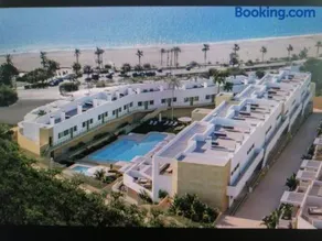 Premier Escape on the Sea Edge - Image 1