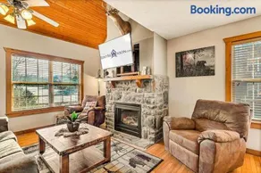 Bear Cabin Getaway - Image 1