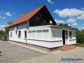 schönes Ferienhaus mit grossen Pool 250 m vom Balaton - Image 2