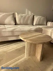 House 61 - Image 3