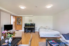 Appartment Piano - Image 3