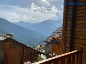 Beautiful chalet accommodation with covered parking - Image 3