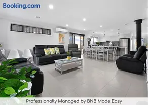 Ophir - Large Entertainer, Sleeps 11 - Image 1