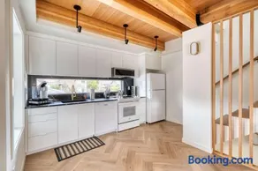 Stay Portland - Alberta Arts District Hideaway - Stylish Townhome - Image 4