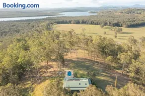 Luxe Farm Stay 20 mins from Beach - Image 5