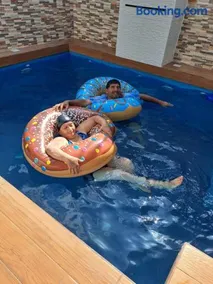 Casa familiar con piscina - Image 1