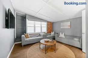 Seednest Spacious Family Home BBQ &Large Dining - Image 4