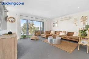 Martha Cove Retreat - Image 2