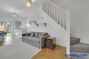 London Home with Garden and Parking near Stratford Station - Image 2