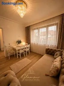 Glamour Residence Oradea - Modern Suite with Parking - Image 2