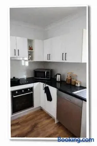 Beautiful home in Bellbird Park - Image 2