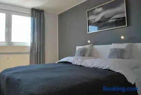 Skyline Appartement mit Pool and Netflix - Image 3
