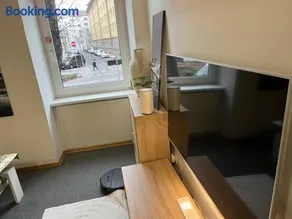 Gutbau com, Whole Apartment 4u, Self-Check-in, Top-Location, Underground & Shops under window, 3-5min Walking to Swimming & footbal Stadion, Wake-up in sunshine - Image 3