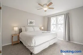 Serene on Sonning- Close to I-26- 20 Mins to Midtown - Image 3