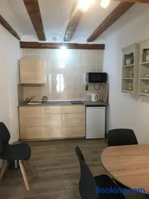 Centrally located two bedroom apartment - Image 2