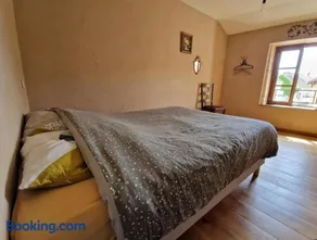 2 CHAMBRES DANS MAISON EN PIERRE ATYPIQUe - Image 2