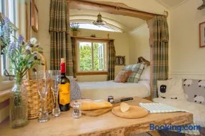 the abberton shepherds hut - Image 5