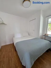 Hunts Point Beachside Suite #13 - Image 3