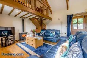 3 Bed in Woodford oc-w32062 - Image 1