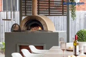 The Point - Luxury Beachside Entertainer With Heated Pool - Image 1