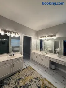World Cup Retreat Luxury4BR Near Arlington&Dallas - Image 3
