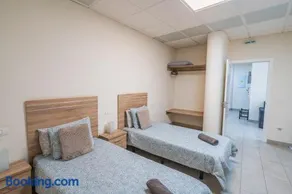 El Puente Holiday Home -Airport - Image 2
