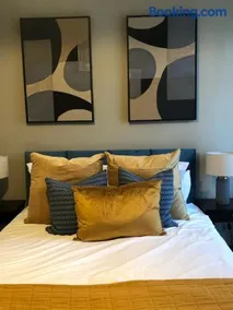 Maison Largesse, 2 bed apartment & 5 minute walk to central Sarlat, parking & garden - Image 3