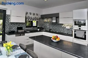 marathon family villa - Image 4